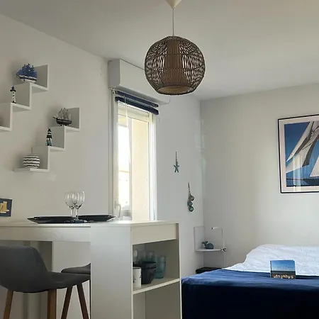 Bright Close To The Sea Апартаменты *