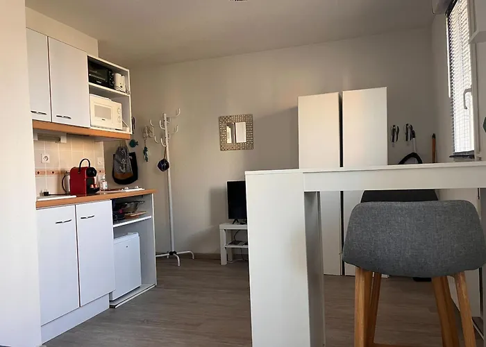 Апартаменты Bright Close To The Sea