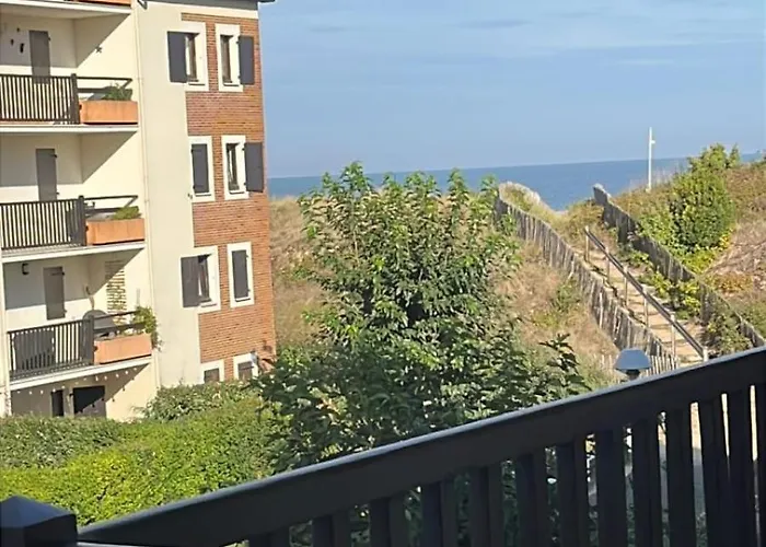 Bright Close To The Sea Апартаменты Кабур