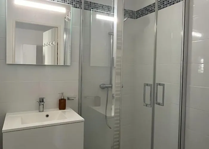 Апартаменты Bright Close To The Sea